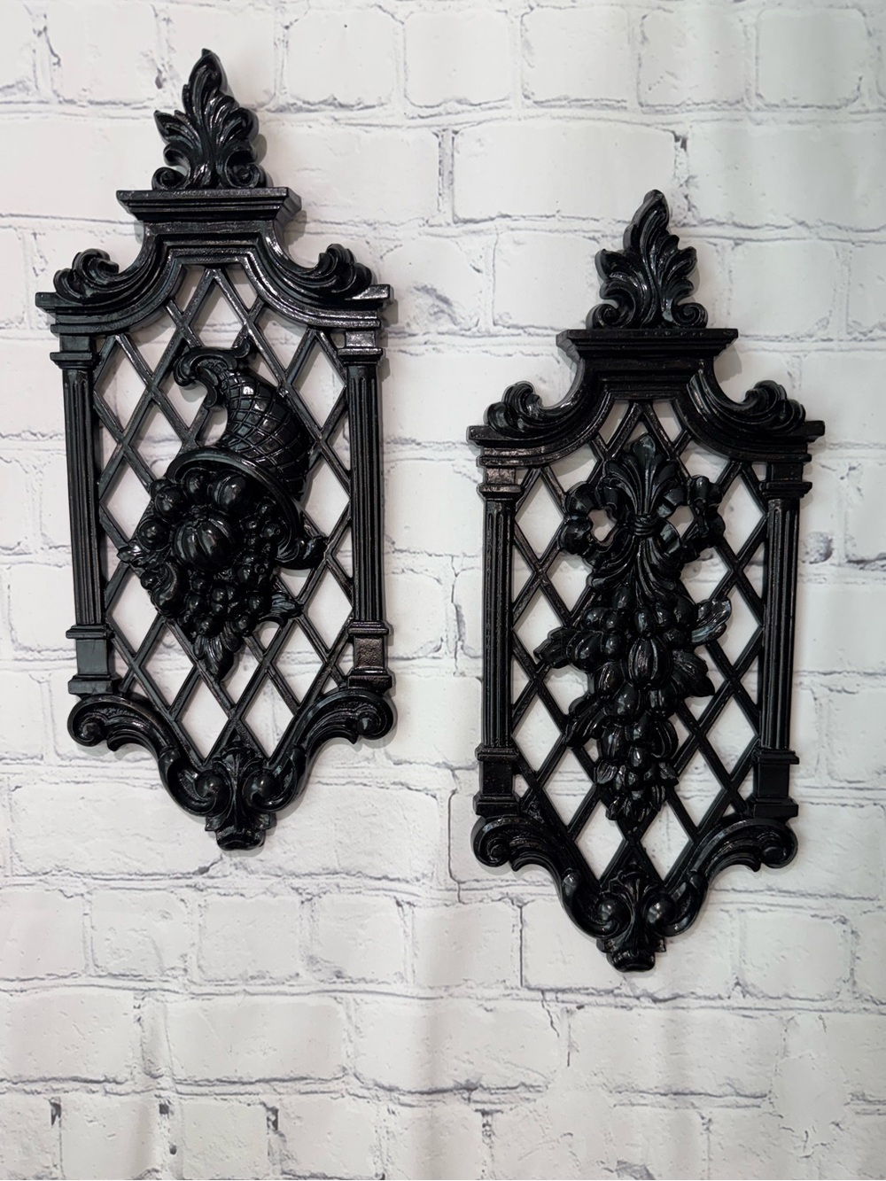 Vintage 1971 set of 2 Syroco resin black painted wall plaques
